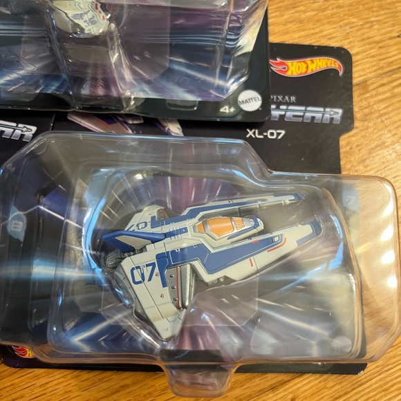 - 6 disney buzz light year vehicles hot wheels - Picture 2 of 6